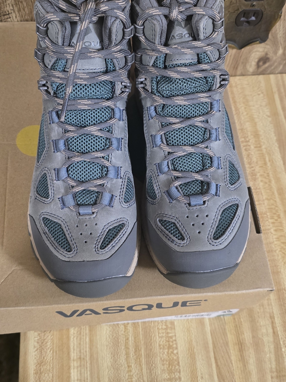 Vasque Size 7 Women's Gray and Teal Trail Hiking Boots 7553 Breeze